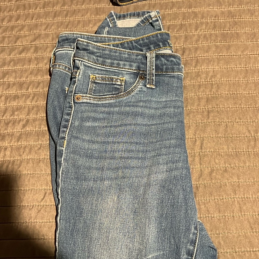 Universal thread jeans. Size 8/29R.